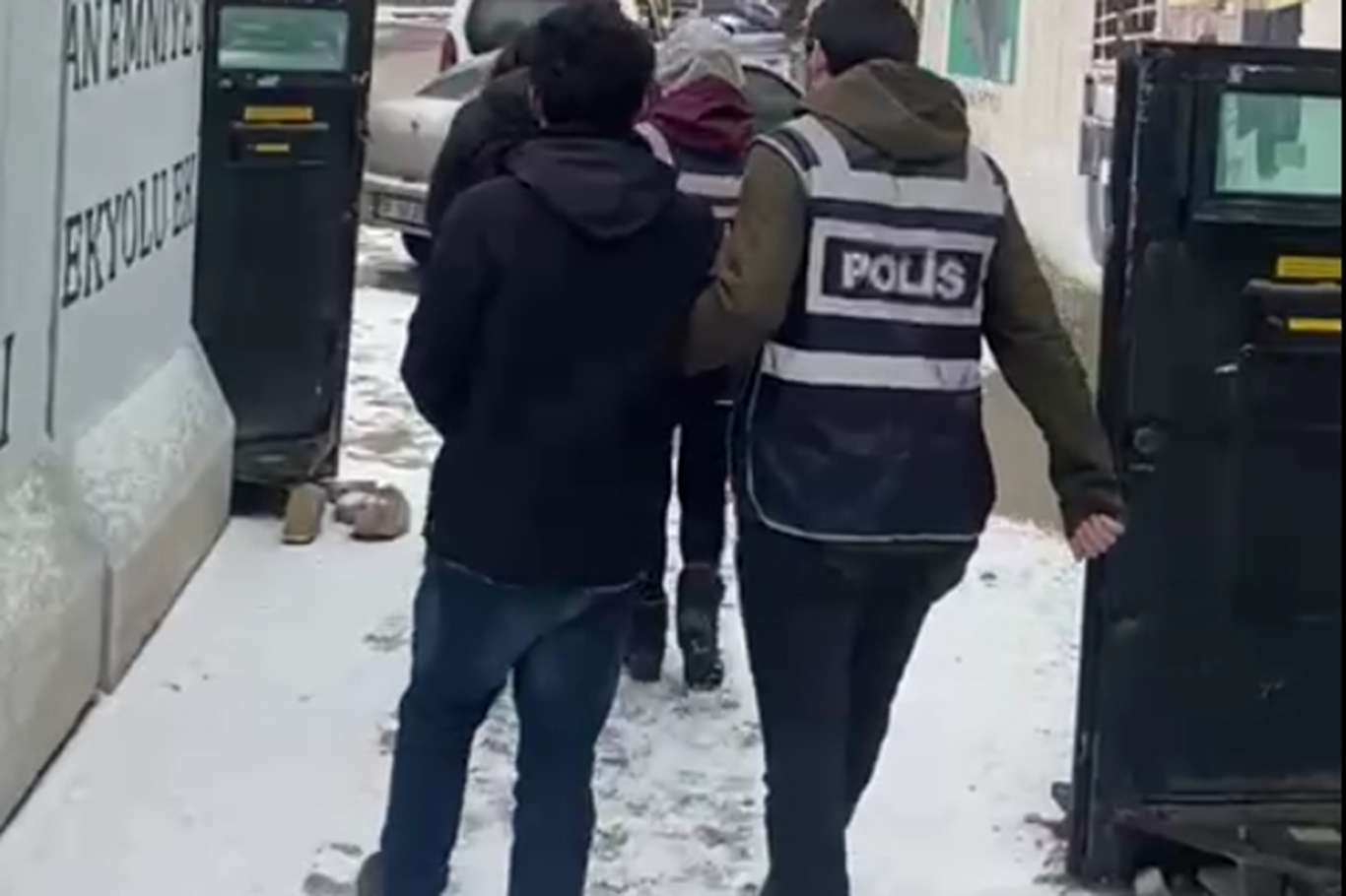 Camide hırsızlık yapan 2 kişi yakalandı Camide hırsızlık yapan 2 kişi yakalandı